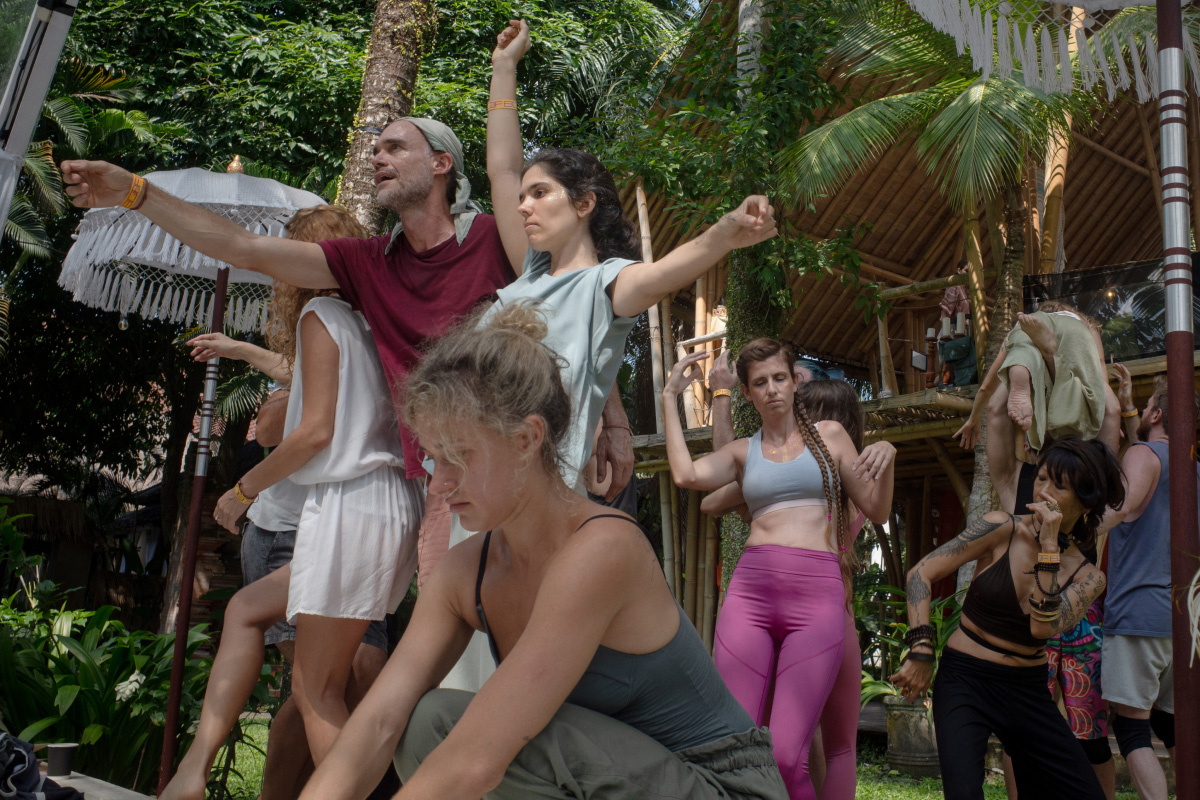 Rethinking safe spaces in Contact Improvisation, and our role as space holders
